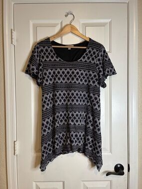 Roz & Ali Black and Gray Patterned Short Sleeve Tunic